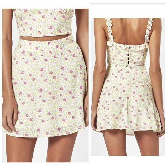 Charlie Holiday Willow Festive Floral Skirt - Picture 2 of 8